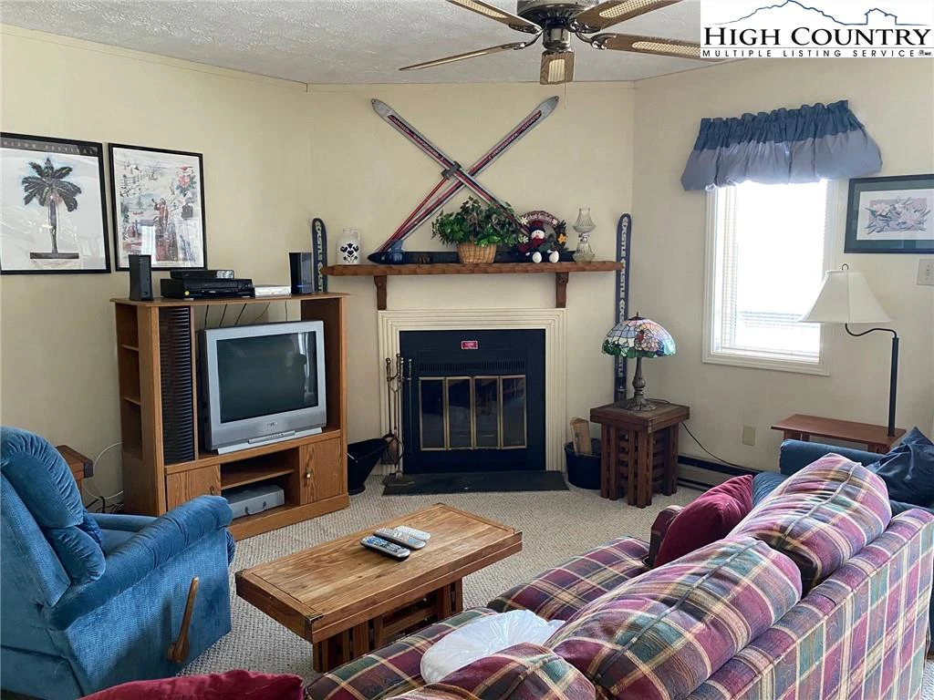 Image number 5 for the current listing