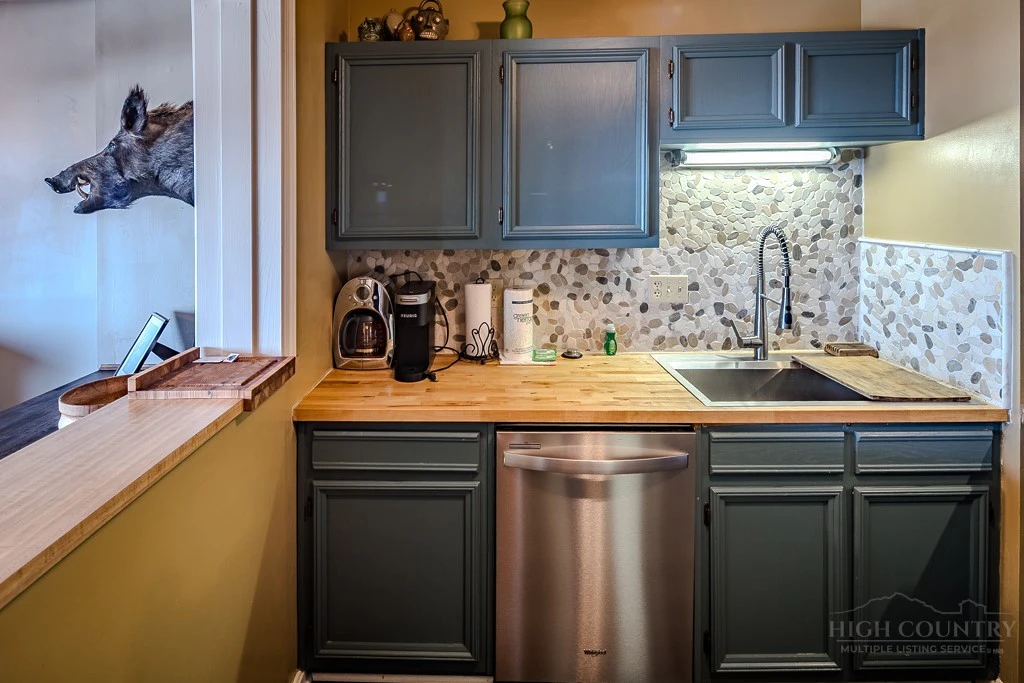 Image number 2 for the current listing