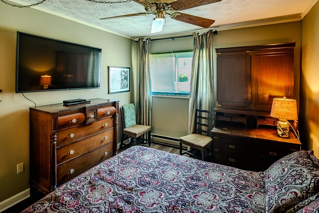 Image number 11 for the current listing