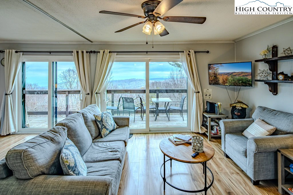 Image number 21 for the current listing