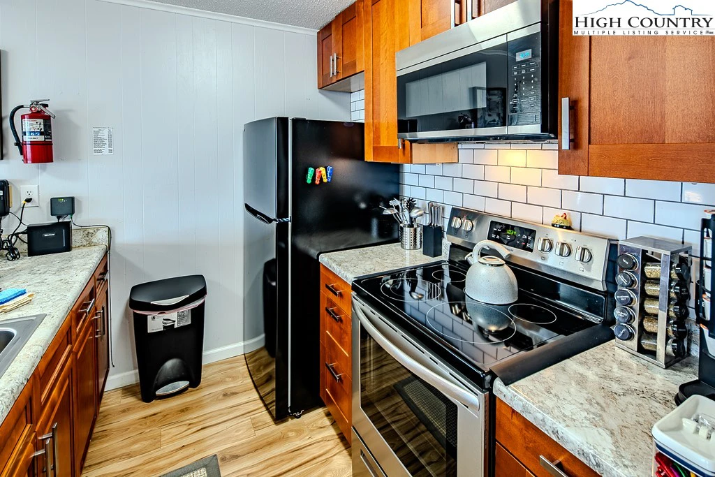 Image number 2 for the current listing