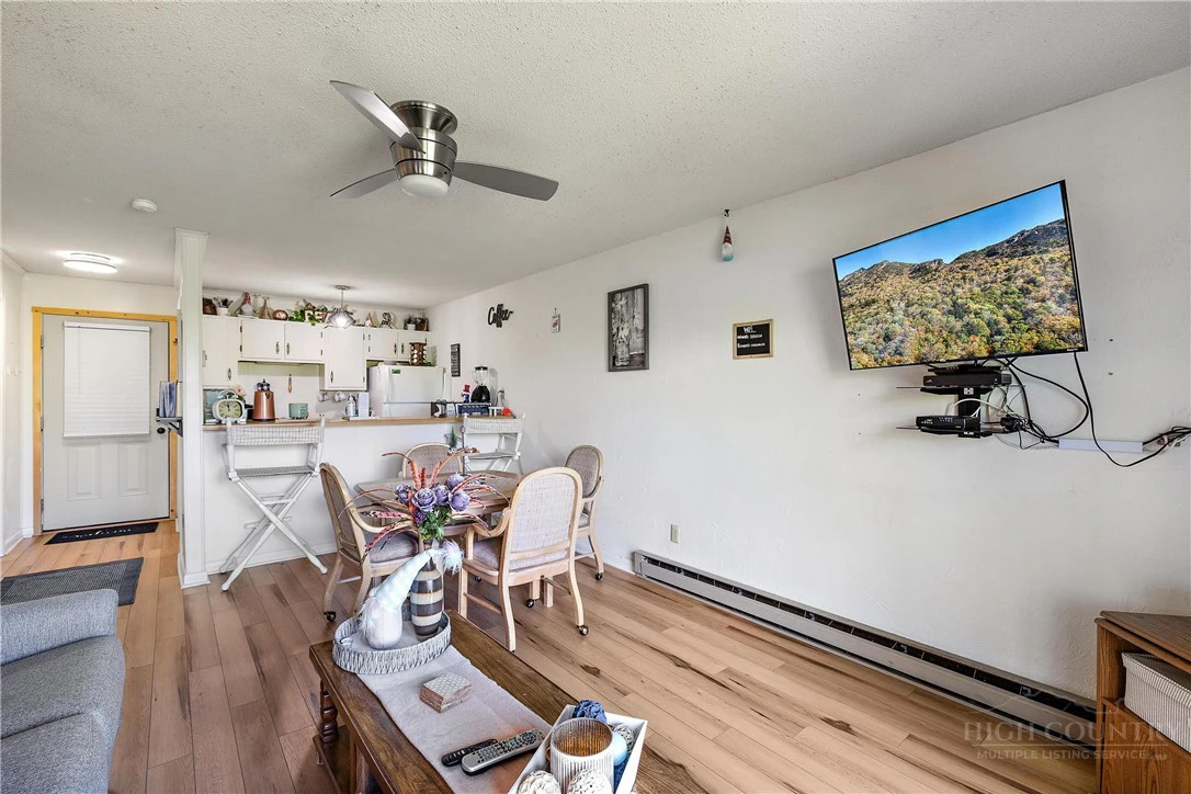 Image number 11 for the current listing