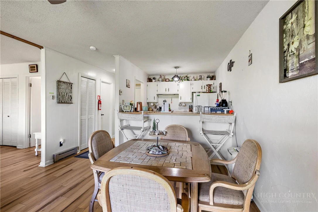 Image number 3 for the current listing