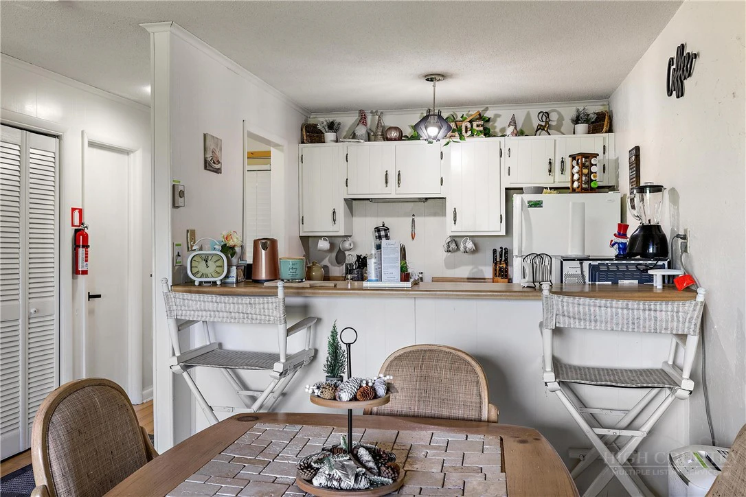 Image number 4 for the current listing