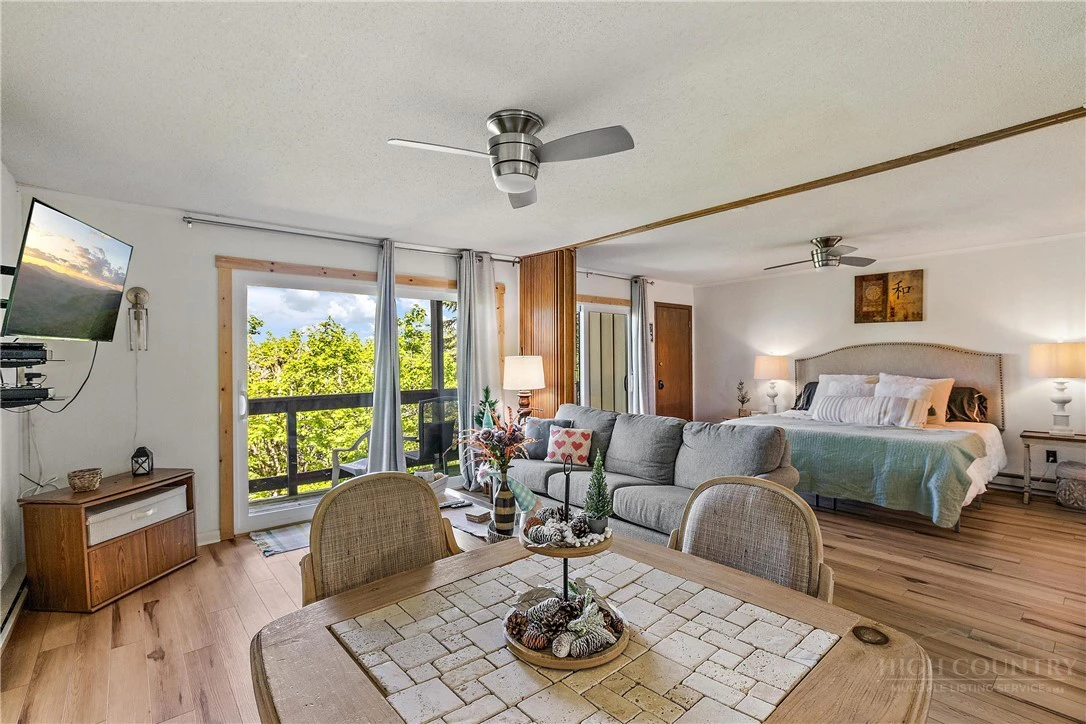 Image number 5 for the current listing
