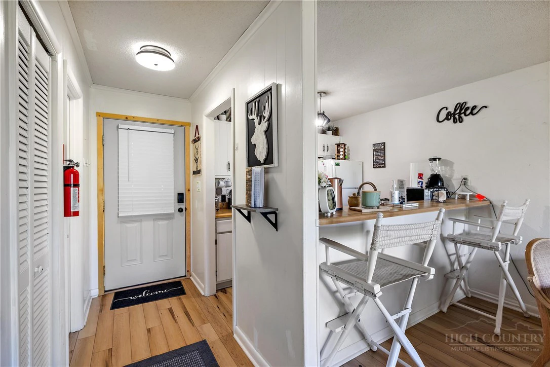 Image number 6 for the current listing