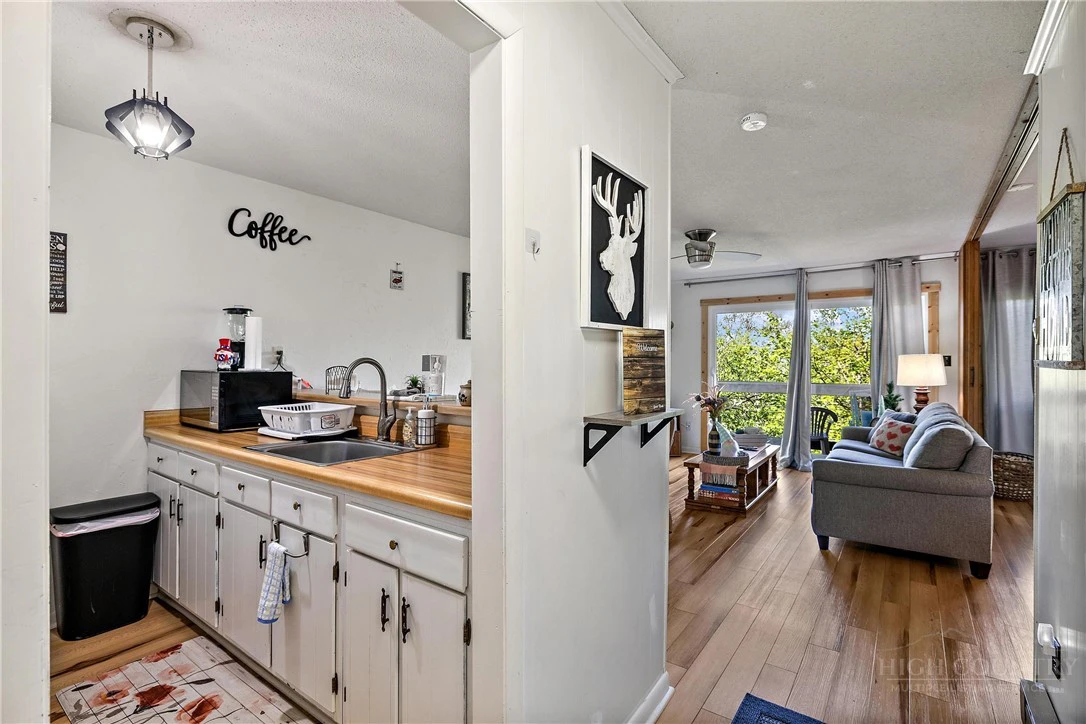 Image number 7 for the current listing