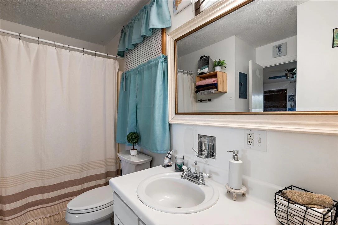 Image number 2 for the current listing