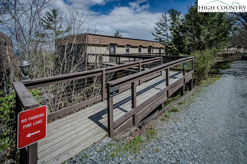 Image number 9 for the current listing