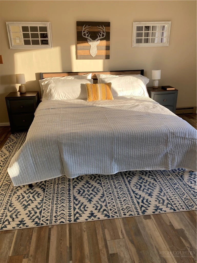 Image number 19 for the current listing