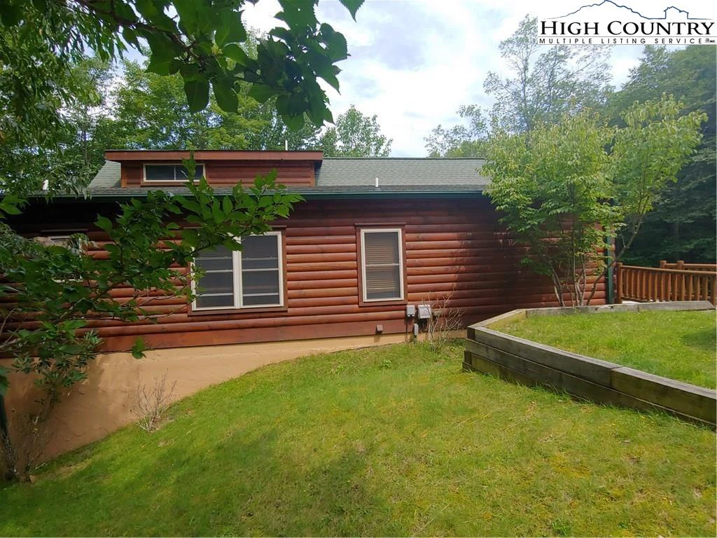 Image number 1 for the current listing