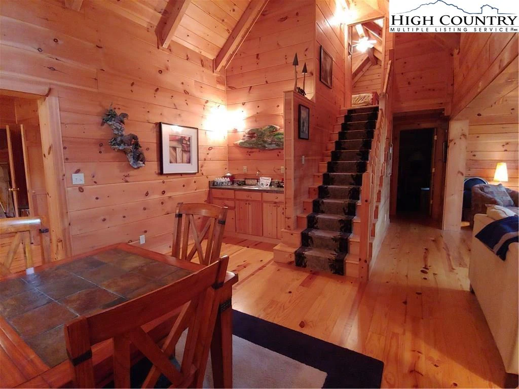Image number 10 for the current listing