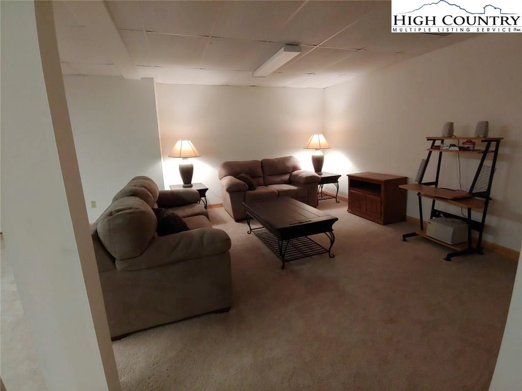 Image number 8 for the current listing