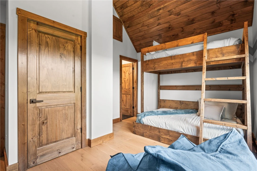 Image number 3 for the current listing