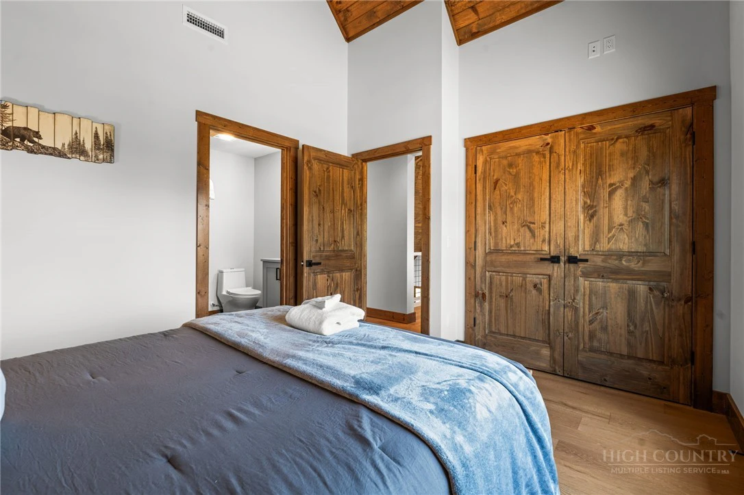 Image number 6 for the current listing