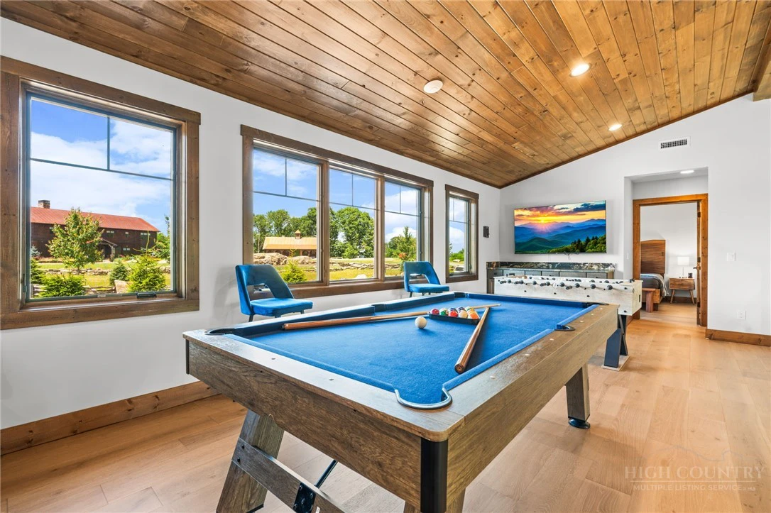 Image number 9 for the current listing
