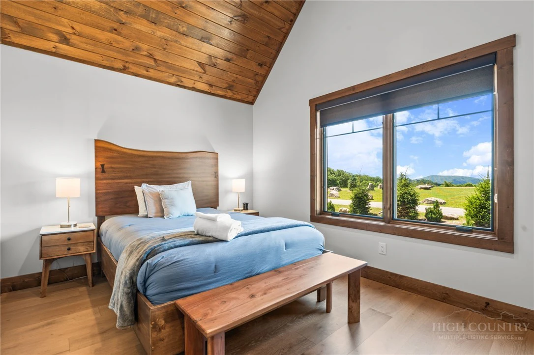 Image number 11 for the current listing