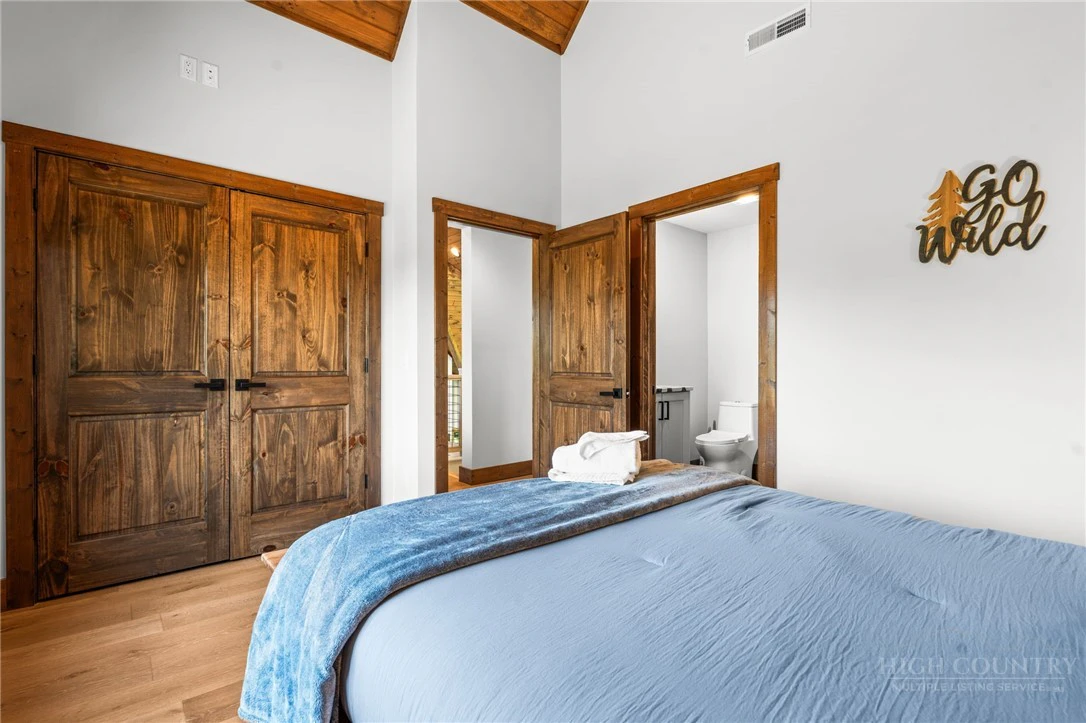 Image number 12 for the current listing