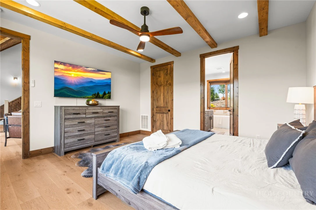 Image number 21 for the current listing