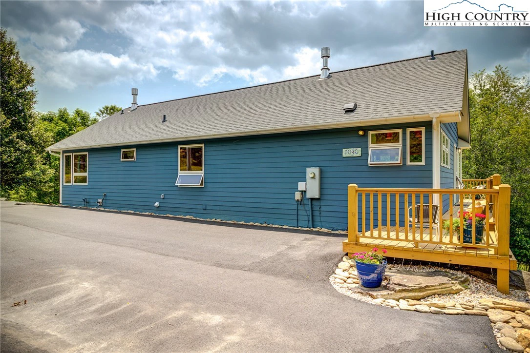 Image number 15 for the current listing