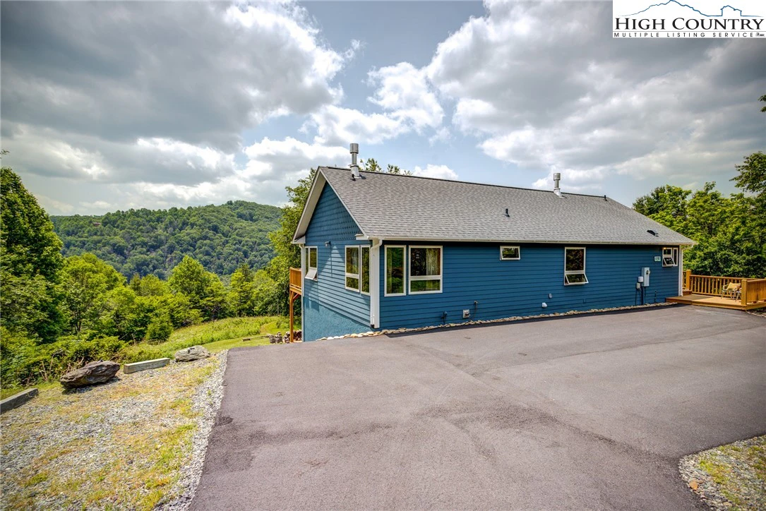 Image number 16 for the current listing