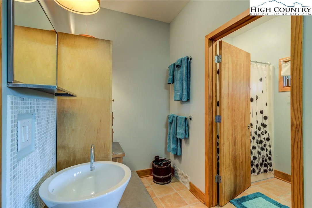 Image number 5 for the current listing