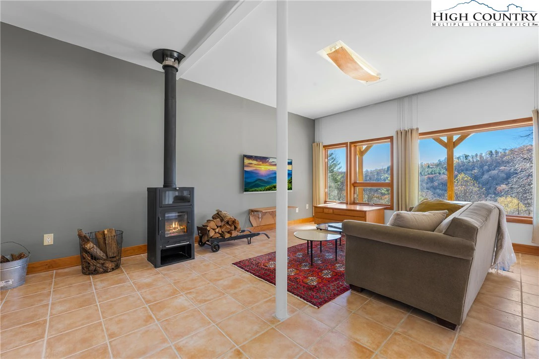 Image number 6 for the current listing