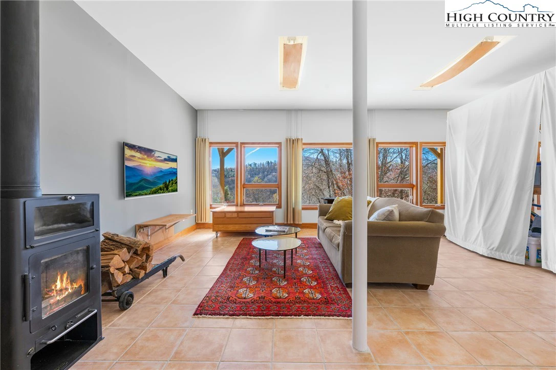 Image number 7 for the current listing