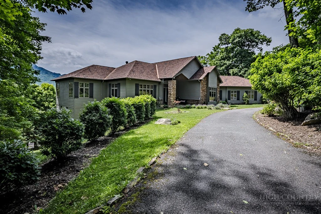 Image number 1 for the current listing