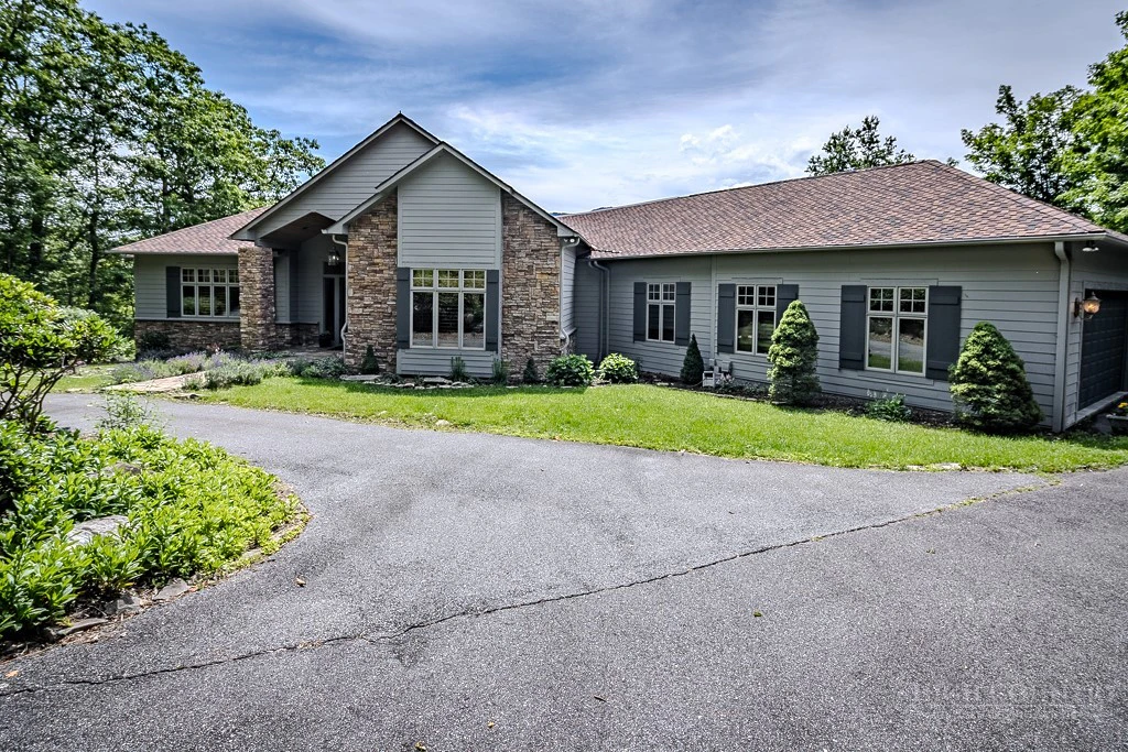 Image number 2 for the current listing