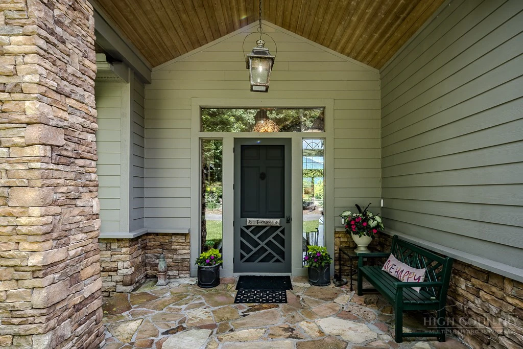 Image number 4 for the current listing