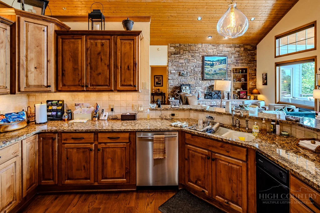 Image number 11 for the current listing