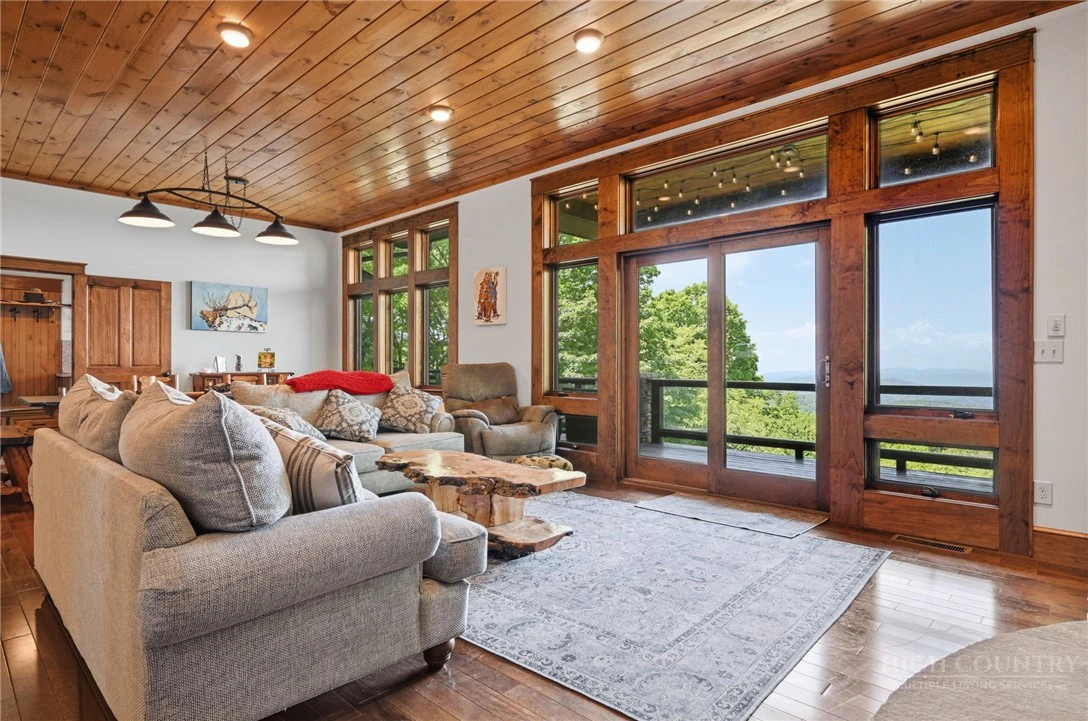 Image number 11 for the current listing