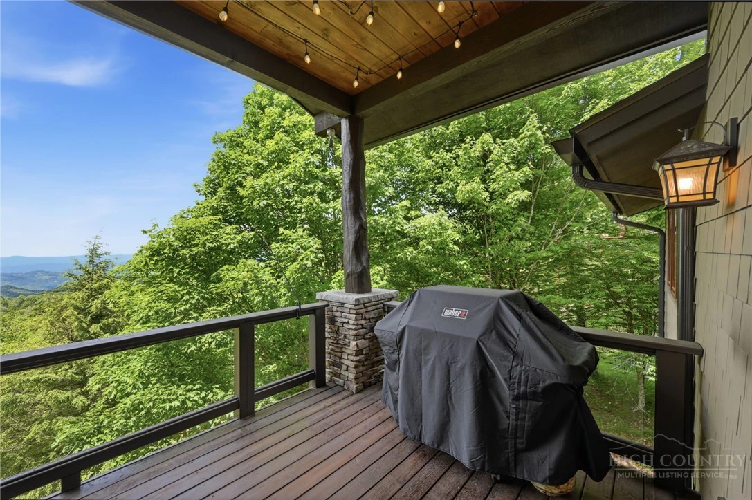 Image number 15 for the current listing