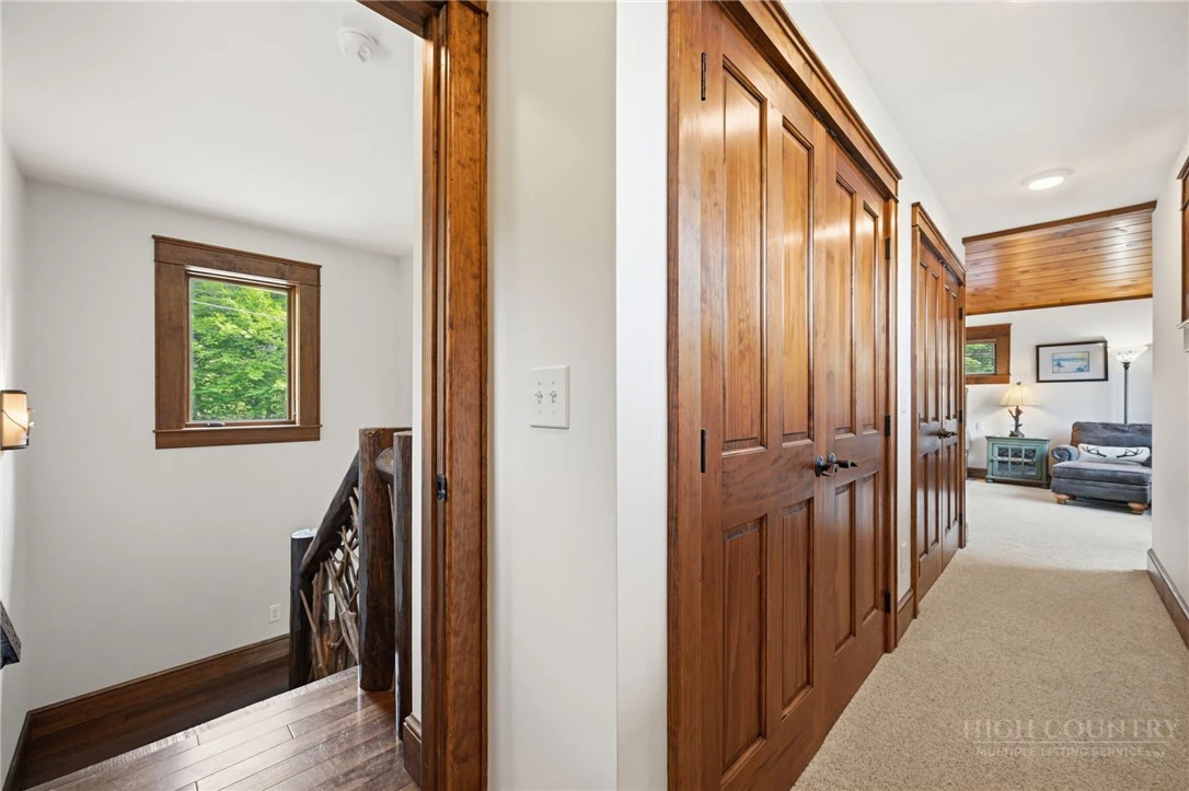 Image number 16 for the current listing