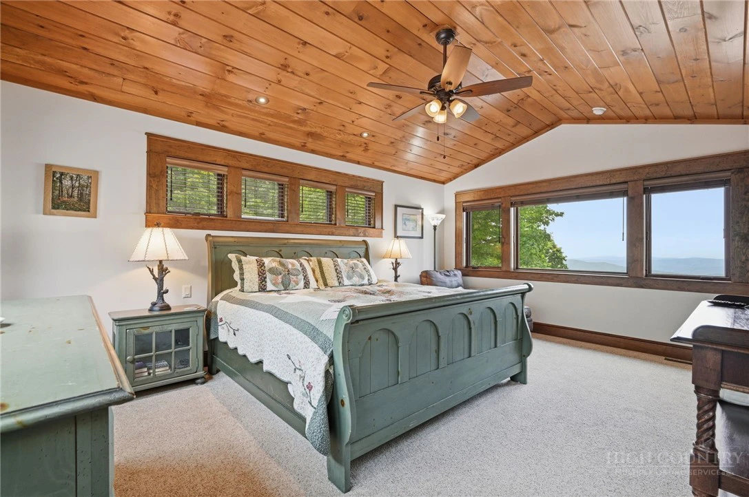 Image number 18 for the current listing