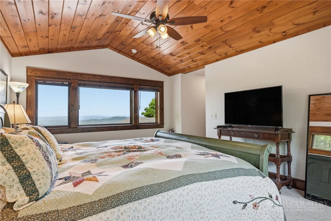 Image number 19 for the current listing