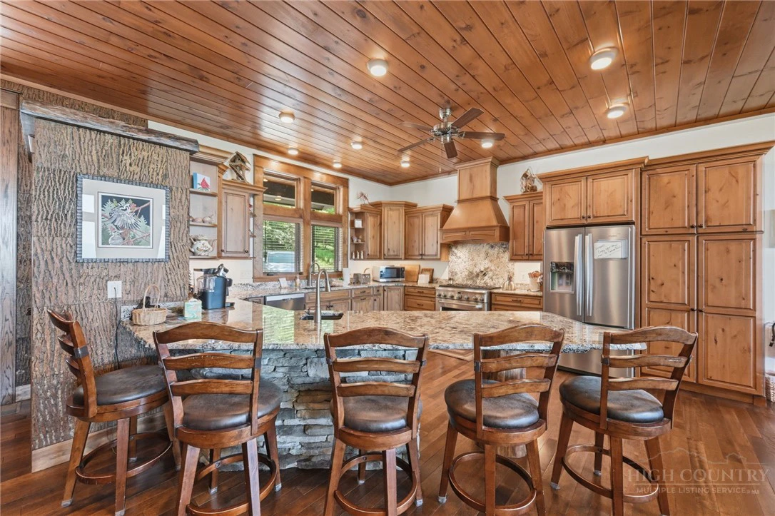 Image number 3 for the current listing