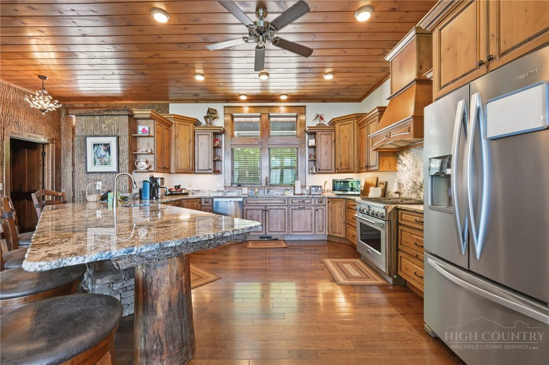 Image number 5 for the current listing