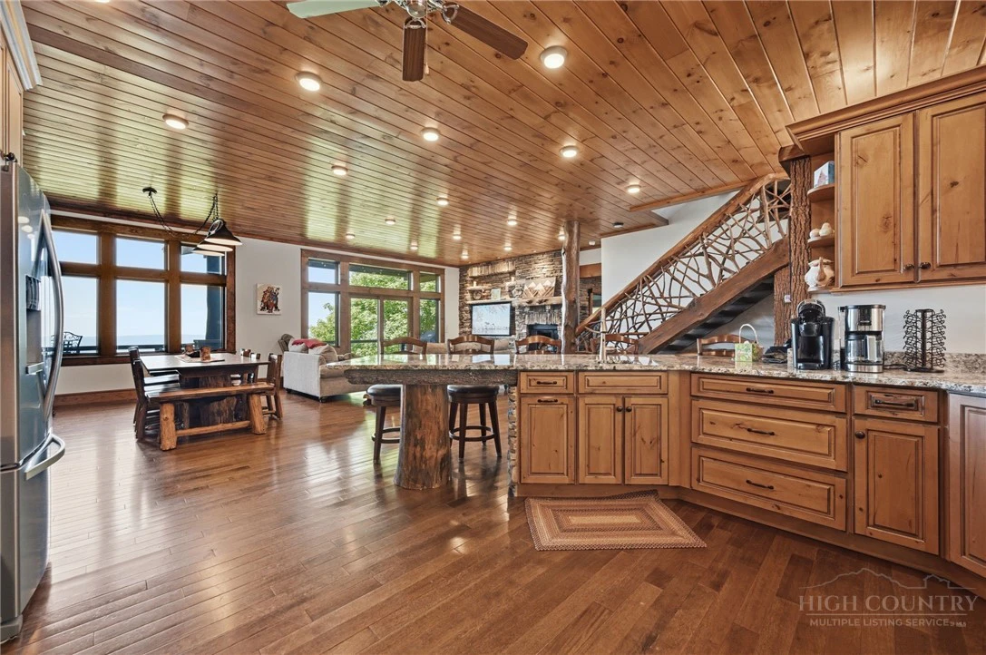 Image number 7 for the current listing