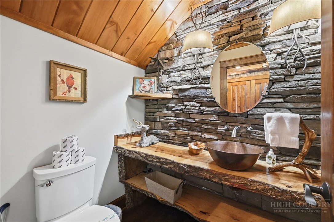 Image number 9 for the current listing
