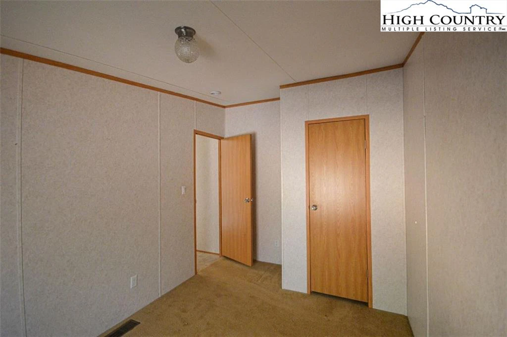 Image number 11 for the current listing