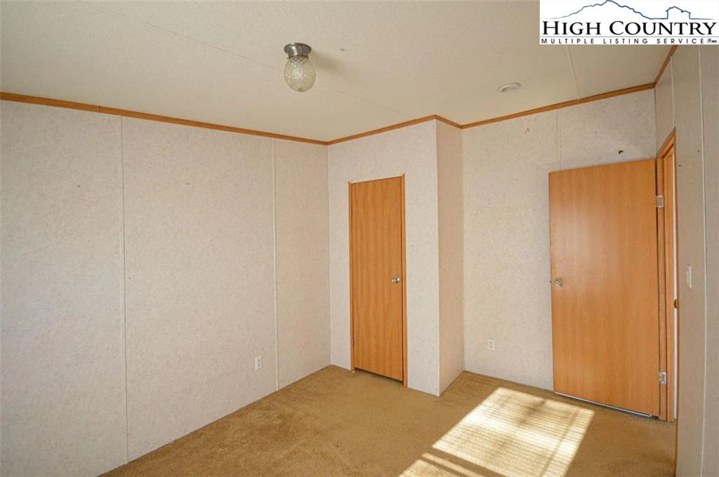 Image number 8 for the current listing