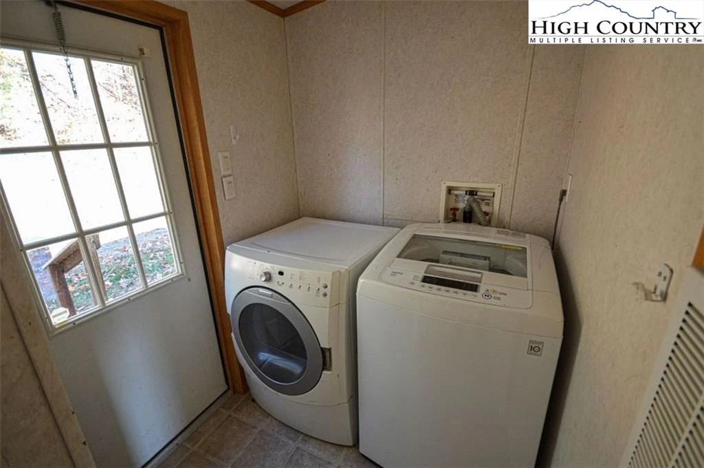 Image number 6 for the current listing