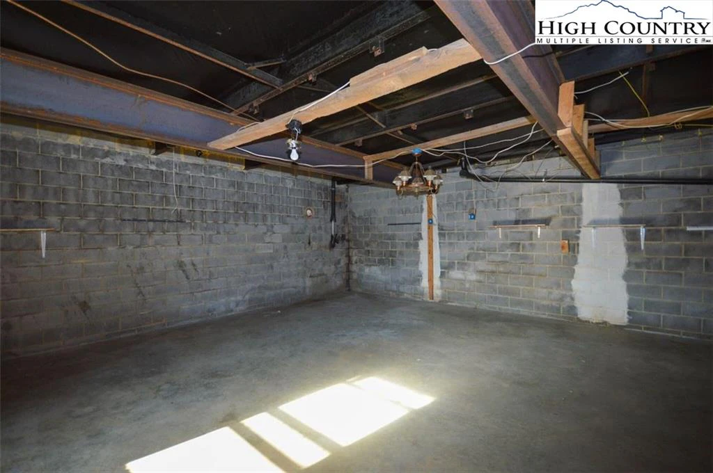 Image number 5 for the current listing