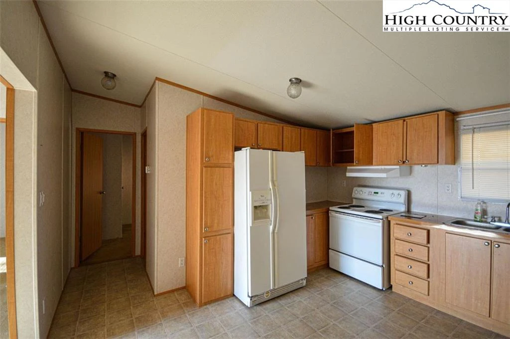 Image number 18 for the current listing