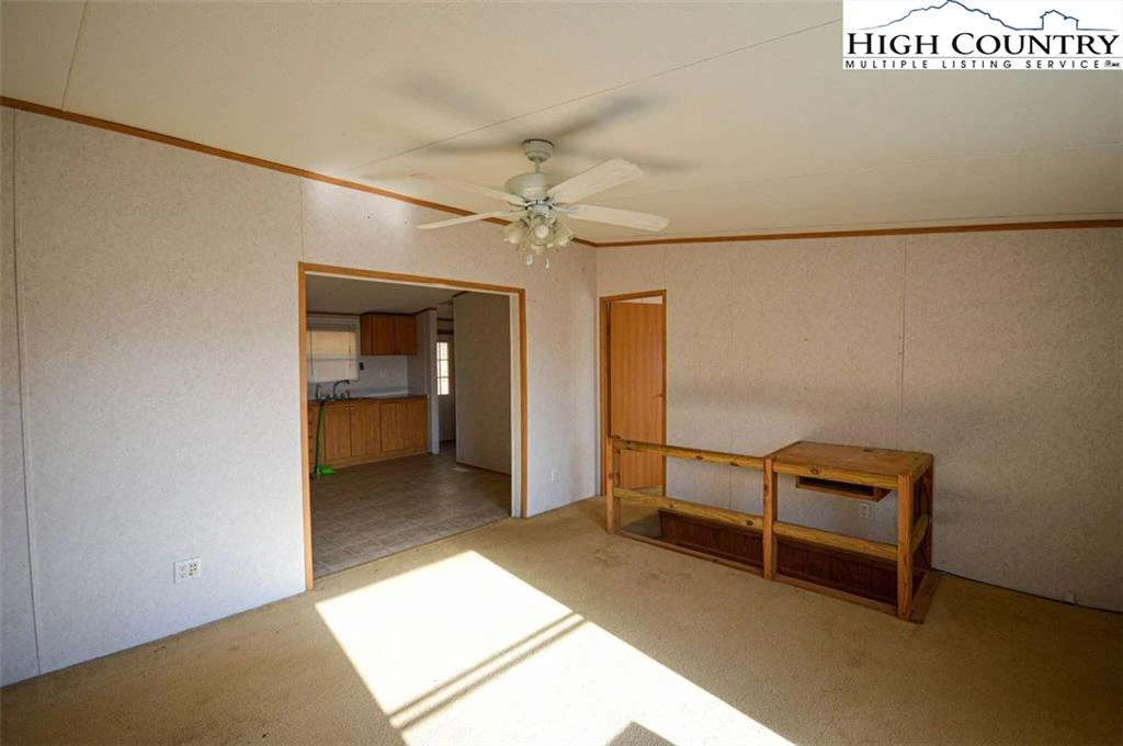 Image number 16 for the current listing