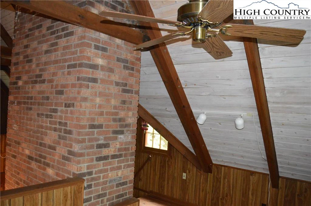 Image number 11 for the current listing