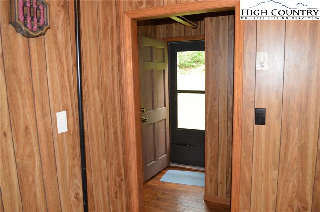Image number 3 for the current listing