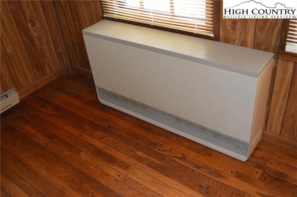 Image number 4 for the current listing